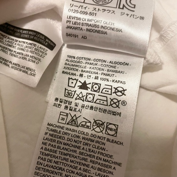 Levi's White T-Shirt Women’s Size Medium - Picture 11 of 16